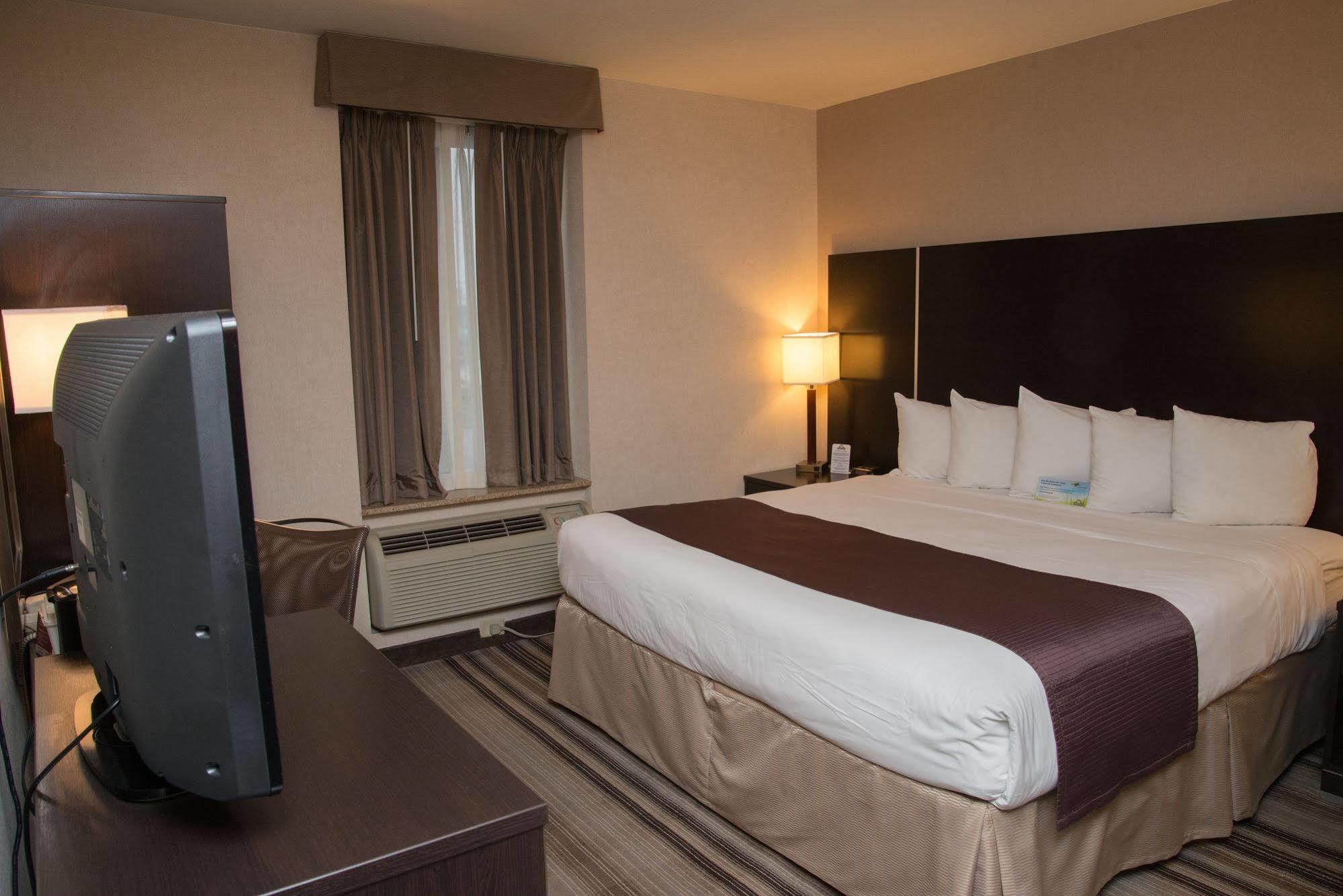 Days Inn By Wyndham Jamaica / Jfk Airport New York Exterior photo